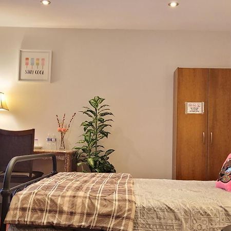 Mainfloor Spacious Room In Toronto Exterior foto